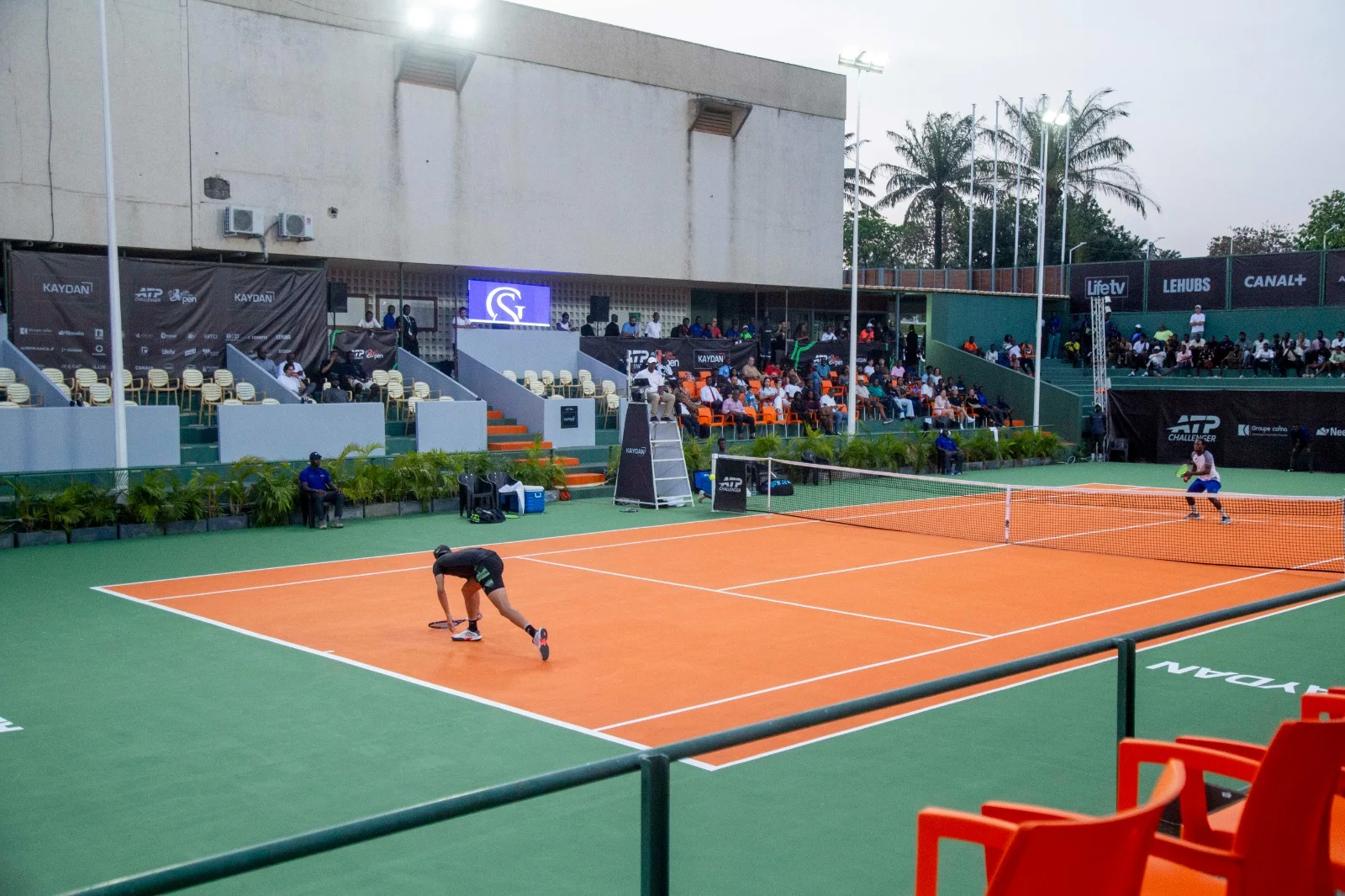 Premiers échanges, premières confirmations